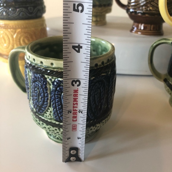 SOLD Set of 8 stackable colorful Aztec mugs 60s style - Picture 9 of 12